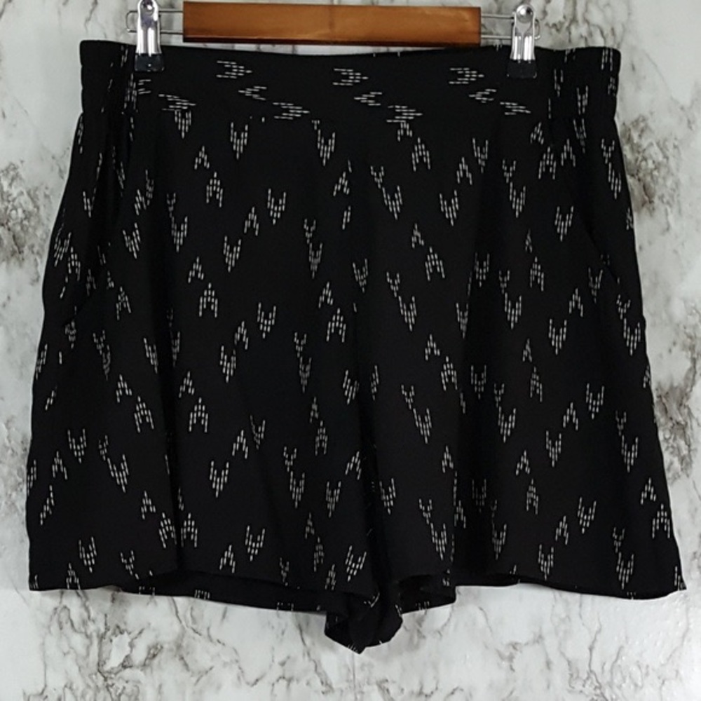 Ava & Viv Black Print Shorts